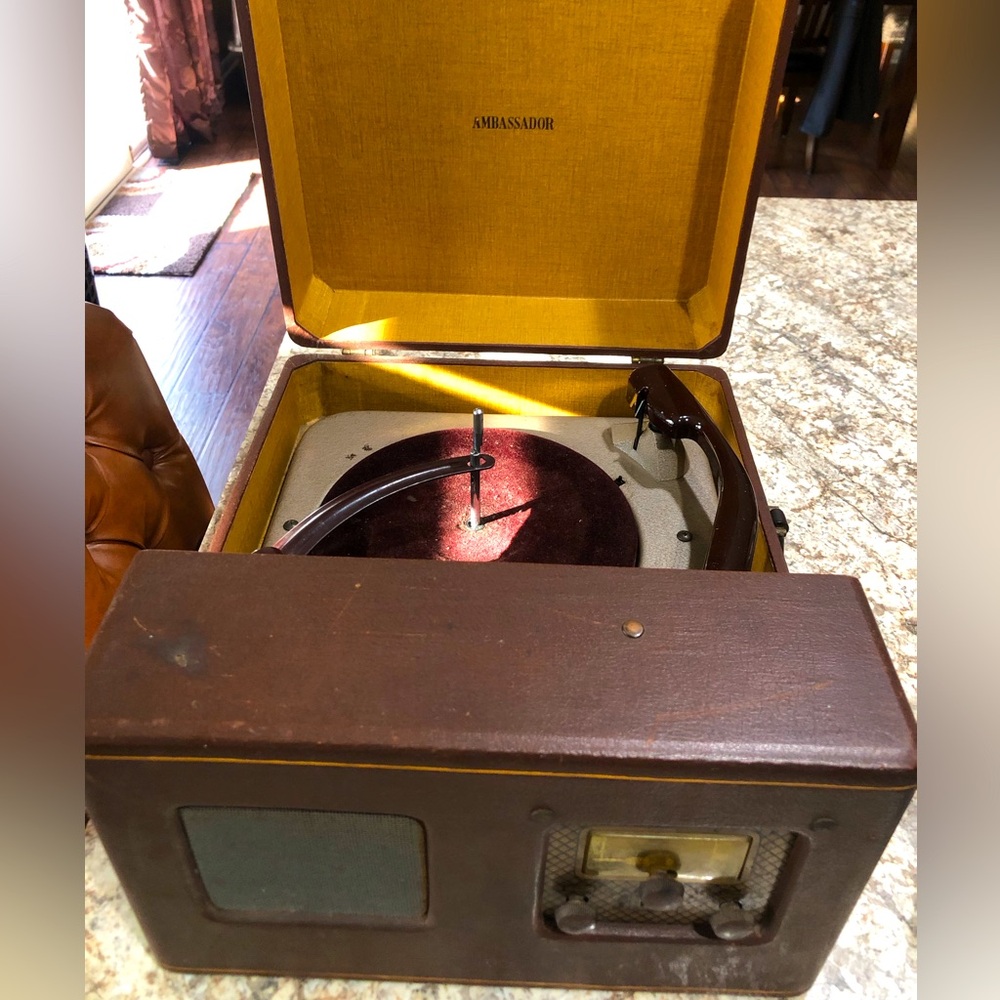 Ambassador Vintage Record Player/AM Radio
